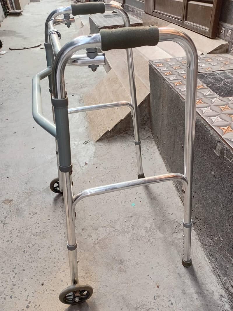 WALKING STAND 2