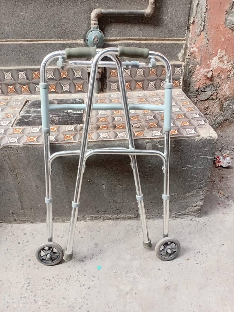 WALKING STAND 4