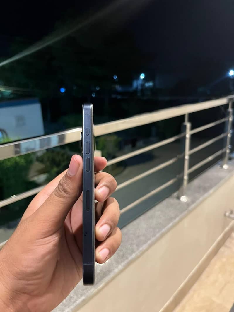 Apple iPhone 15 Pro 4