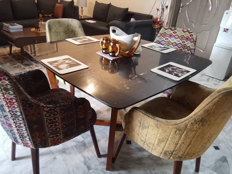 4 seater dining table 0