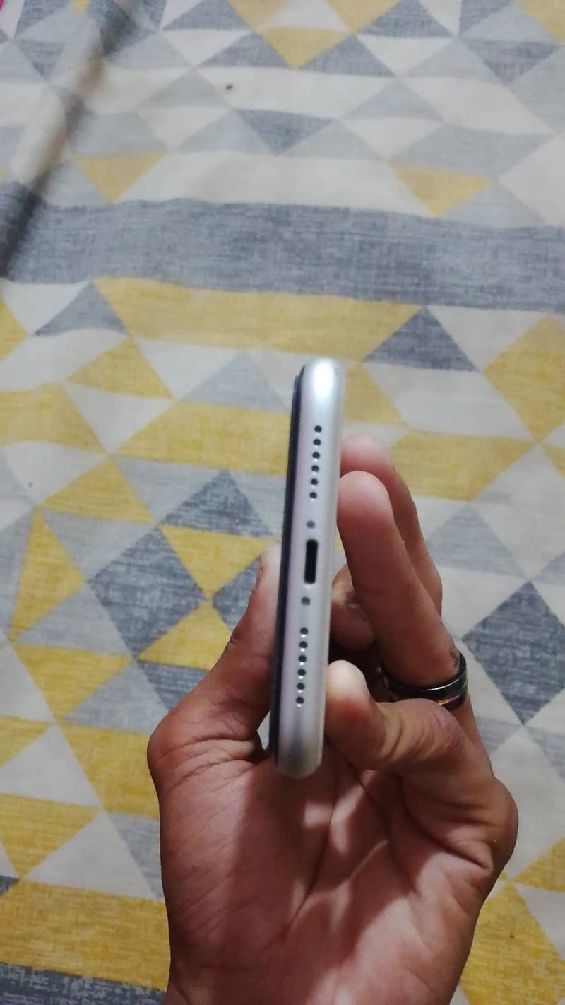 Apple iPhone 11 1