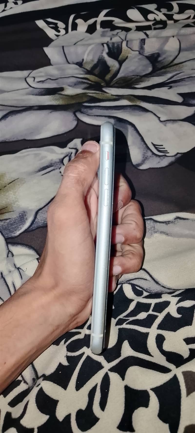 Apple iPhone 11 4