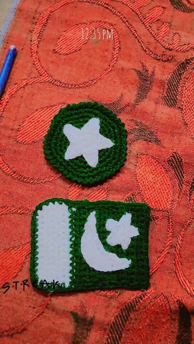 14 August flag Badge crochet