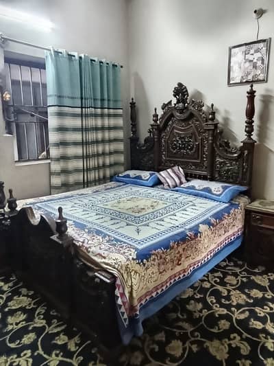 Bed dress table