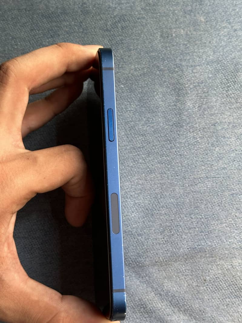 Apple iPhone 12 2