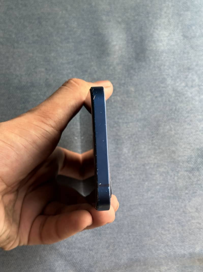 Apple iPhone 12 6