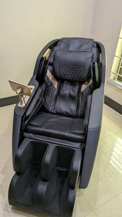 New like Zero Gravity Full Body Massage Chair For Sale