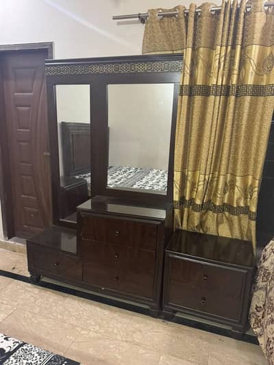 bed and dressing table