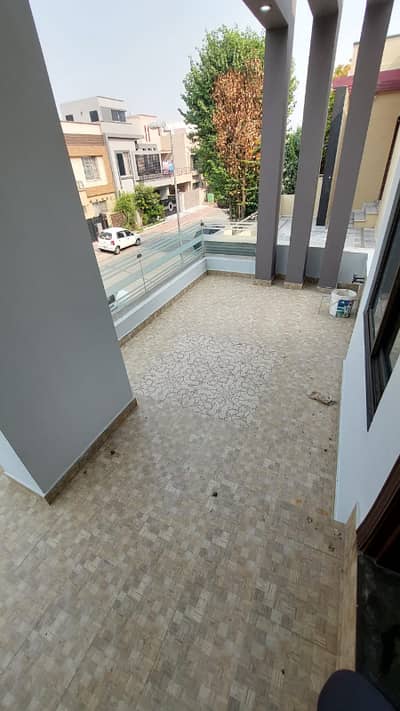 Like new 10 marla upper portion for rent