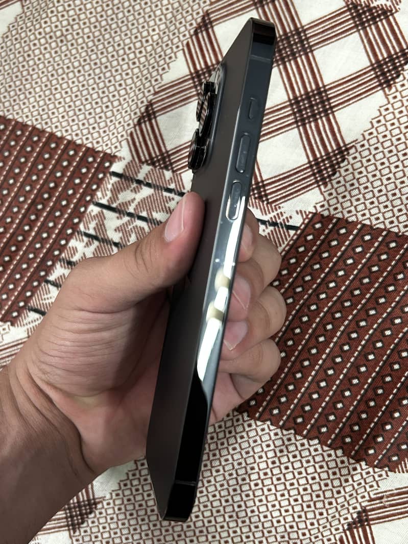 Apple iPhone 14 Pro Max 4