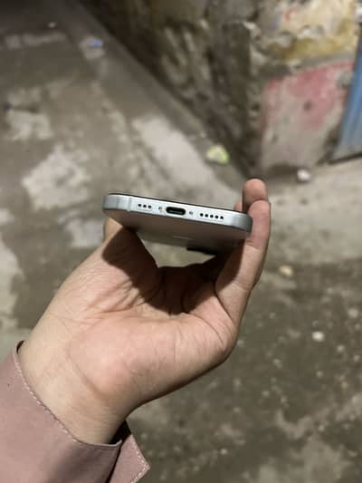 Apple iPhone 15
