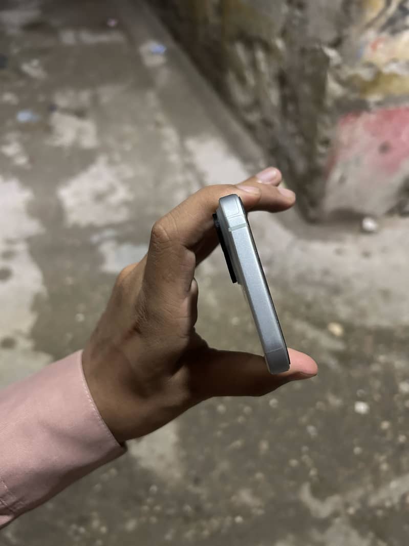 Apple iPhone 15 2