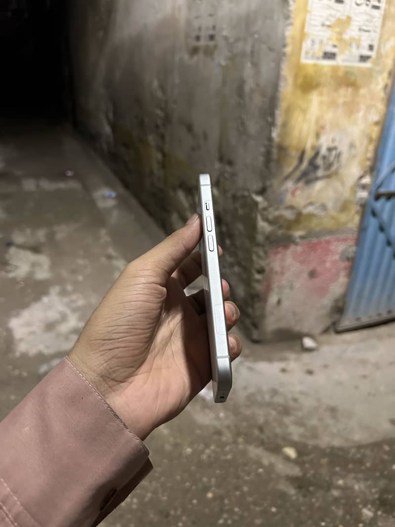 Apple iPhone 15 6