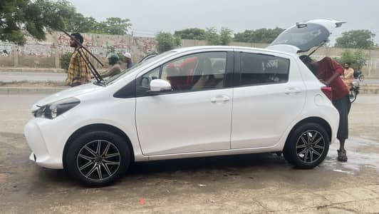 Toyota Vitz 2015