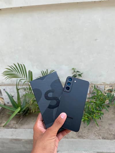 Samsung Mobile S22 non pta with box Exchange possible