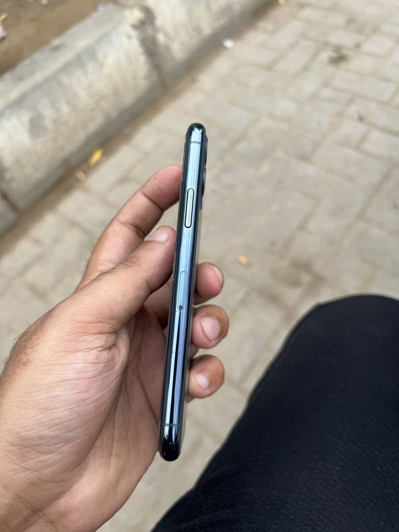 Apple iPhone 11 Pro 1