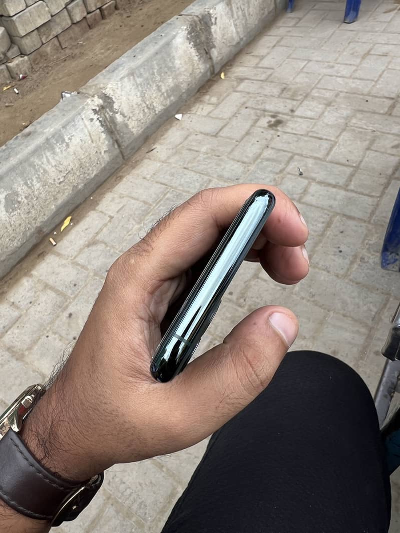 Apple iPhone 11 Pro 2