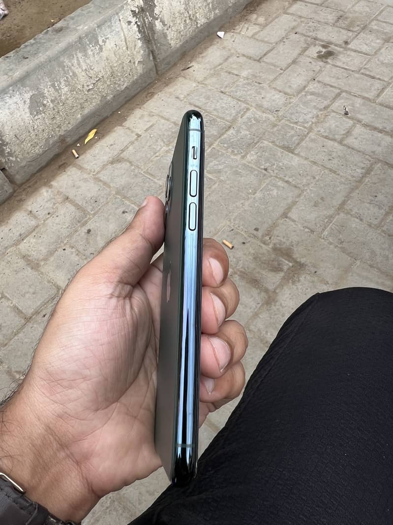 Apple iPhone 11 Pro 3