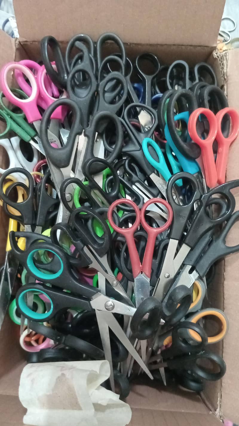 scissors قینچی 2