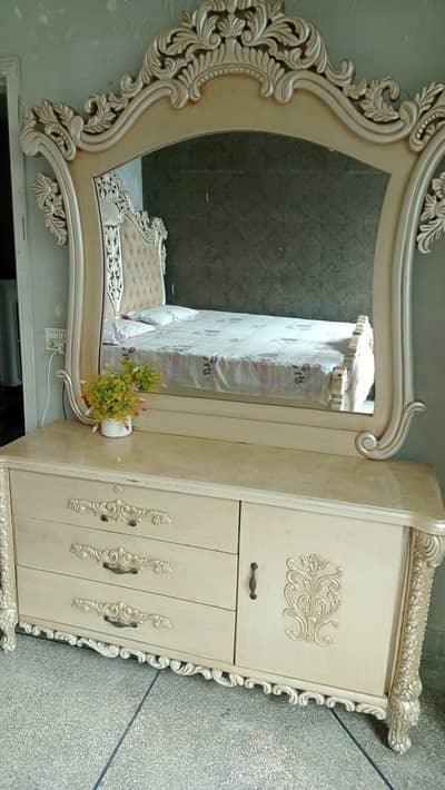Premium Bed Set – Modern Bedroom Furniture | Stylish & Durable