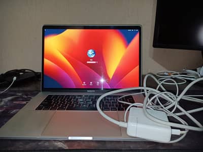 MacBook Pro 15-inch 2017, i7/16GB/256GB