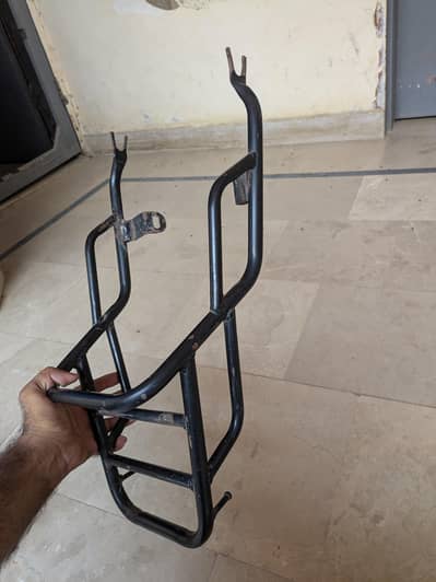 honda 125 carrier metal take.