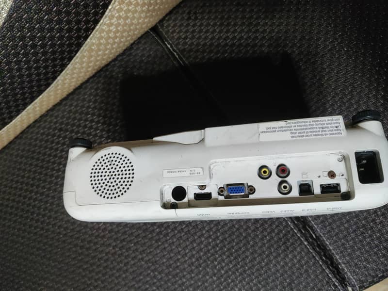Epson EB-SO5 PROJECTOR 1