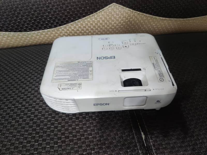 Epson EB-SO5 PROJECTOR 2