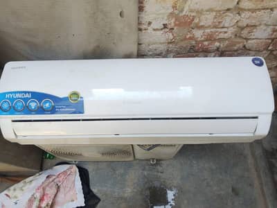 HYUNDAI FULL DC INVERTER IN ORIGNAL CONDITION