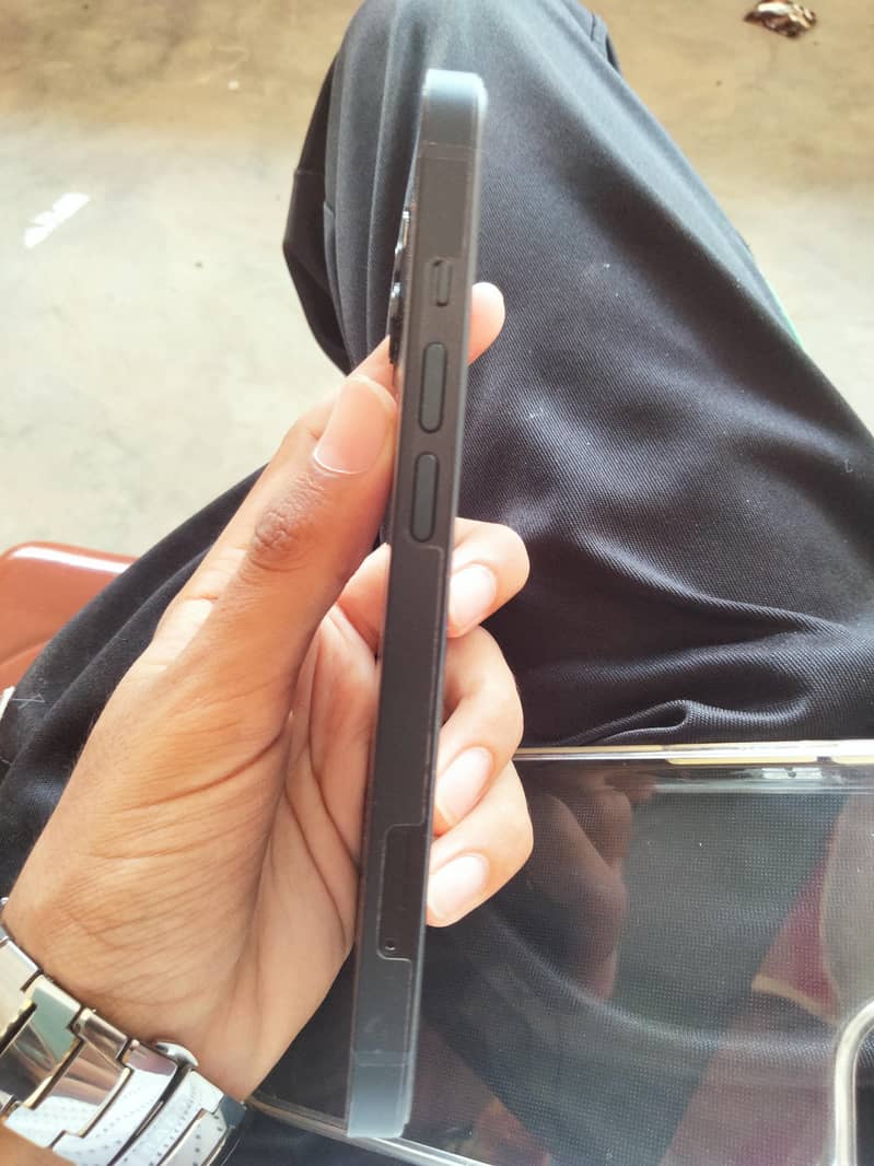 Apple iPhone 13 3