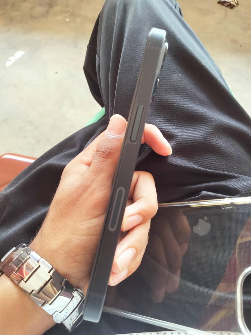 Apple iPhone 13 4