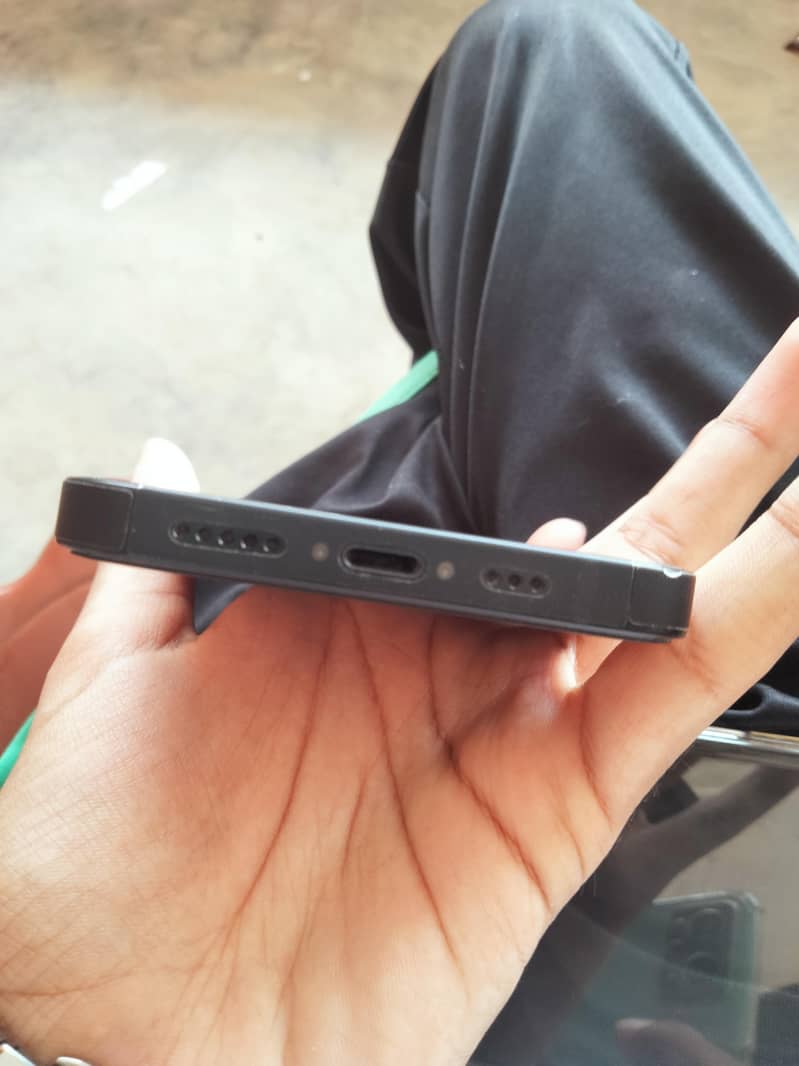 Apple iPhone 13 5