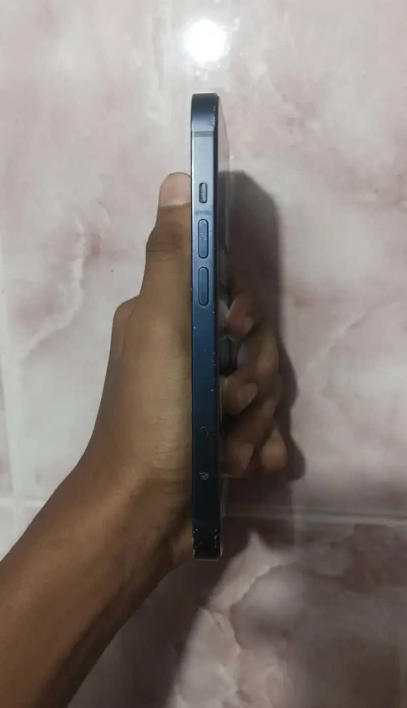 Apple iPhone 13 2