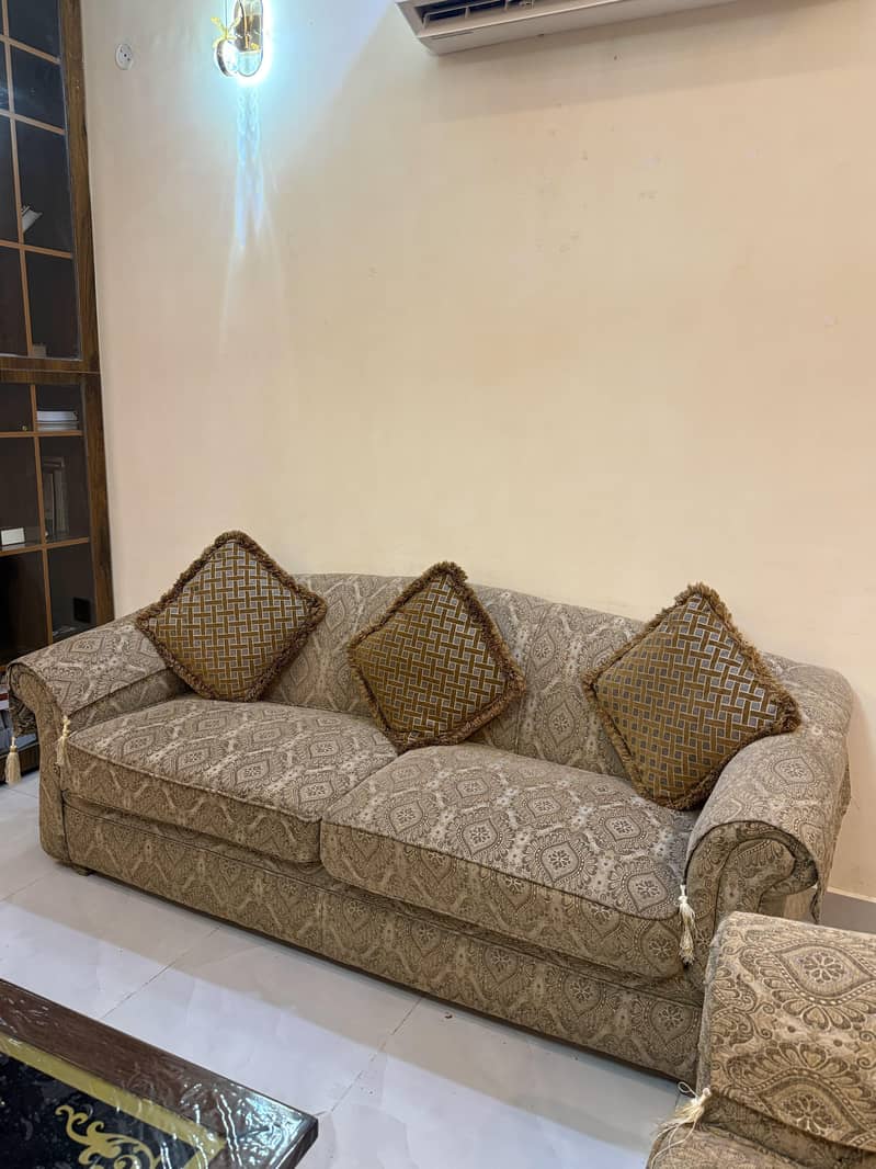 Comfortable Sofa Set. 0