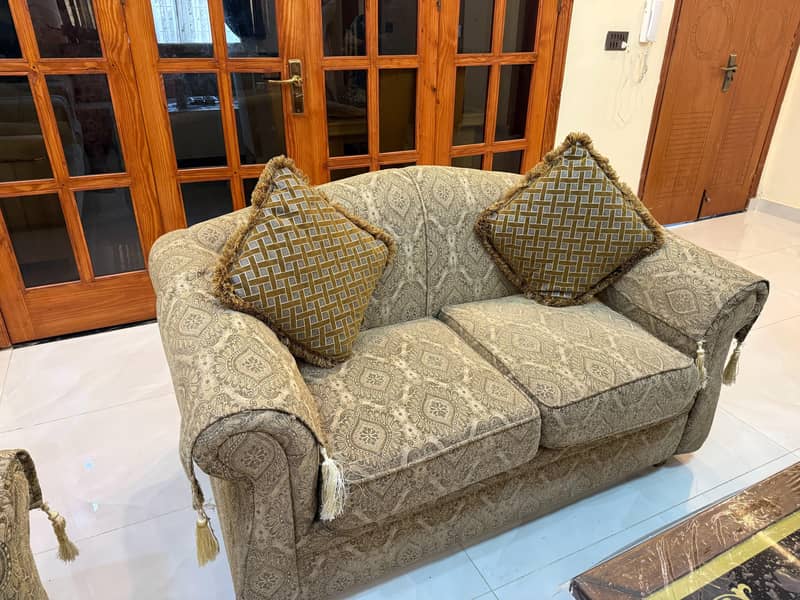 Comfortable Sofa Set. 1