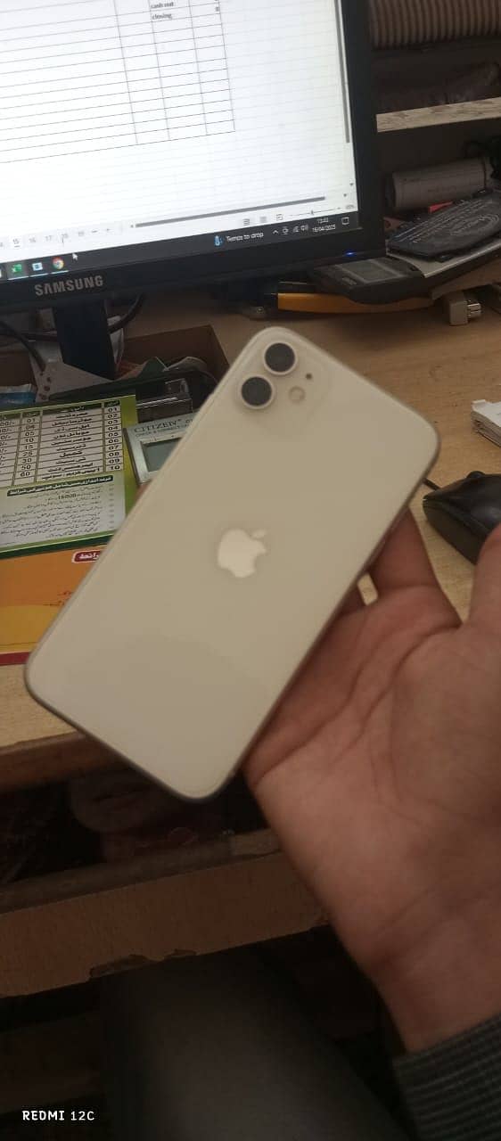 Apple iPhone 11 3