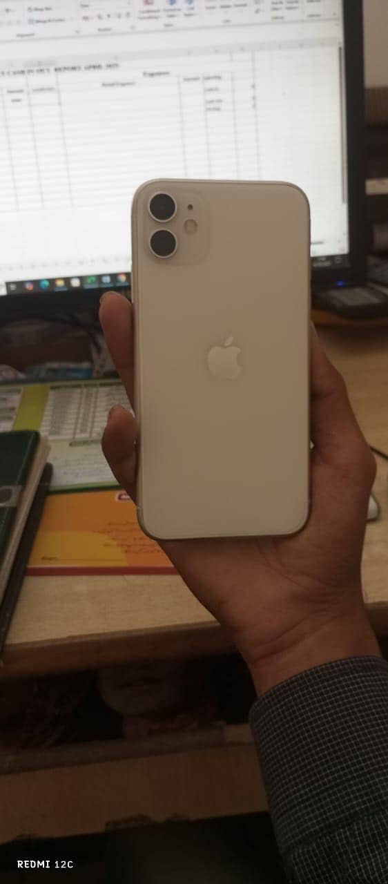 Apple iPhone 11 4