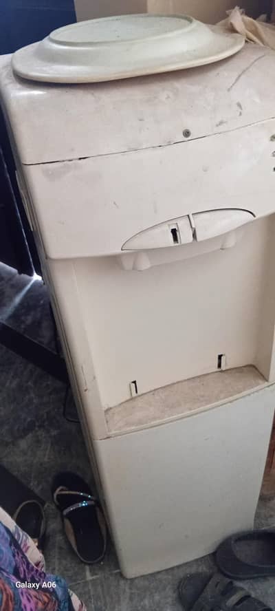 good condition refrigerator full size and distancer