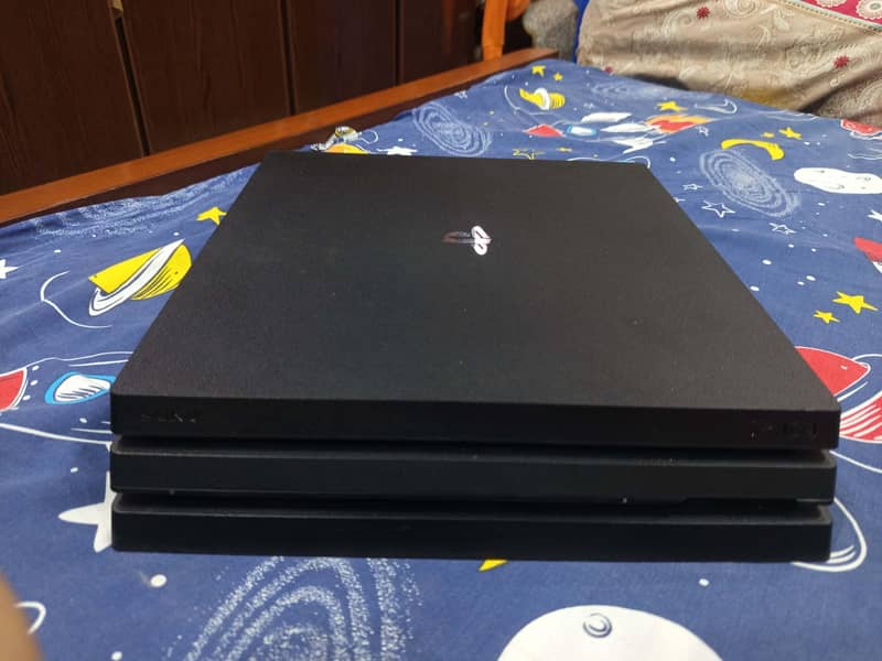 PS4 PRO 2TB 7