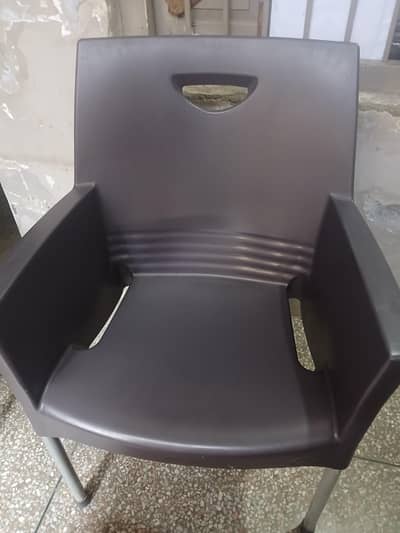 plastic chairs for home 8/10 condition