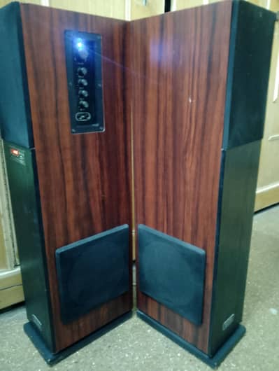 HYUNDAI BLUETOOTH TOWER SPEAKERS