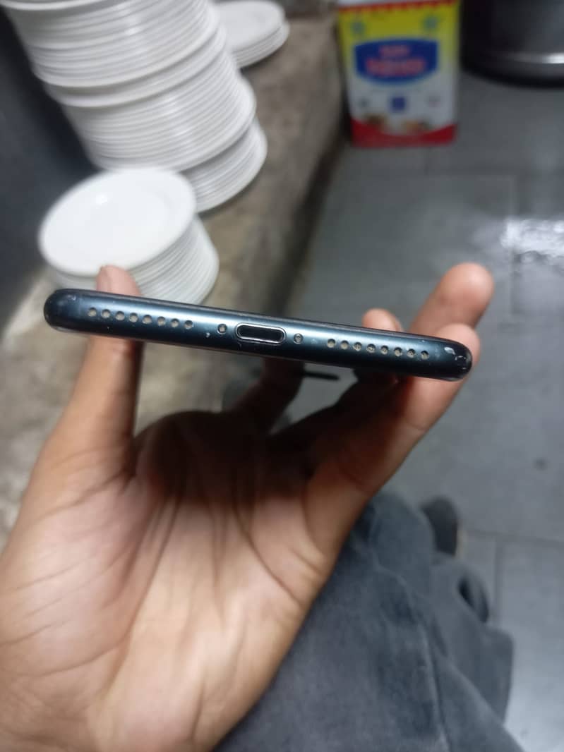Apple iPhone 7 Plus 1
