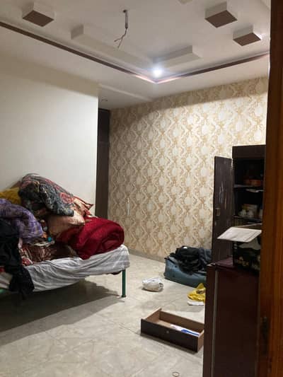 Separate Door Upper Portion in Sabzazar multan with gas(03277342171)