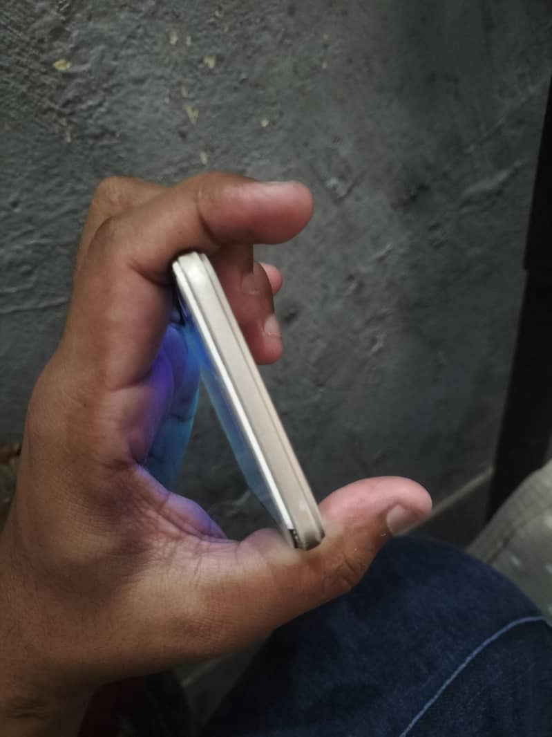 OPPO A57 5