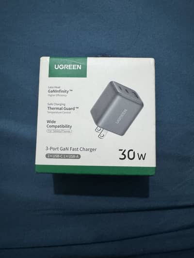 Ugreen 30 watts 3 ports Gan charger