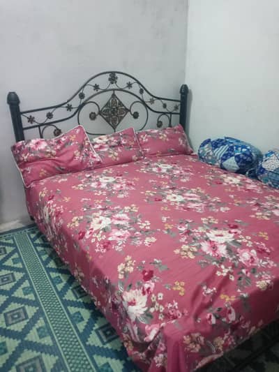 10/10 condition 2year ho gaya hain hamara pas mazbut bed hain