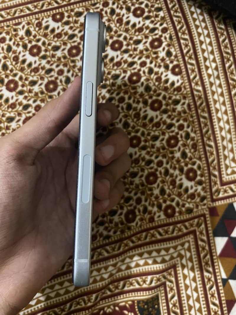 Apple iPhone 15 3