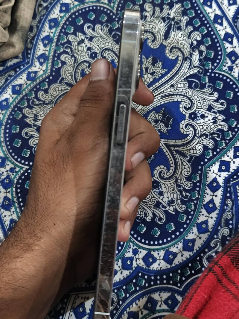 Apple iPhone 12 Pro Max 4