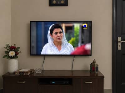 TCL 40” LED TV – Model L40D4900 – Full HD