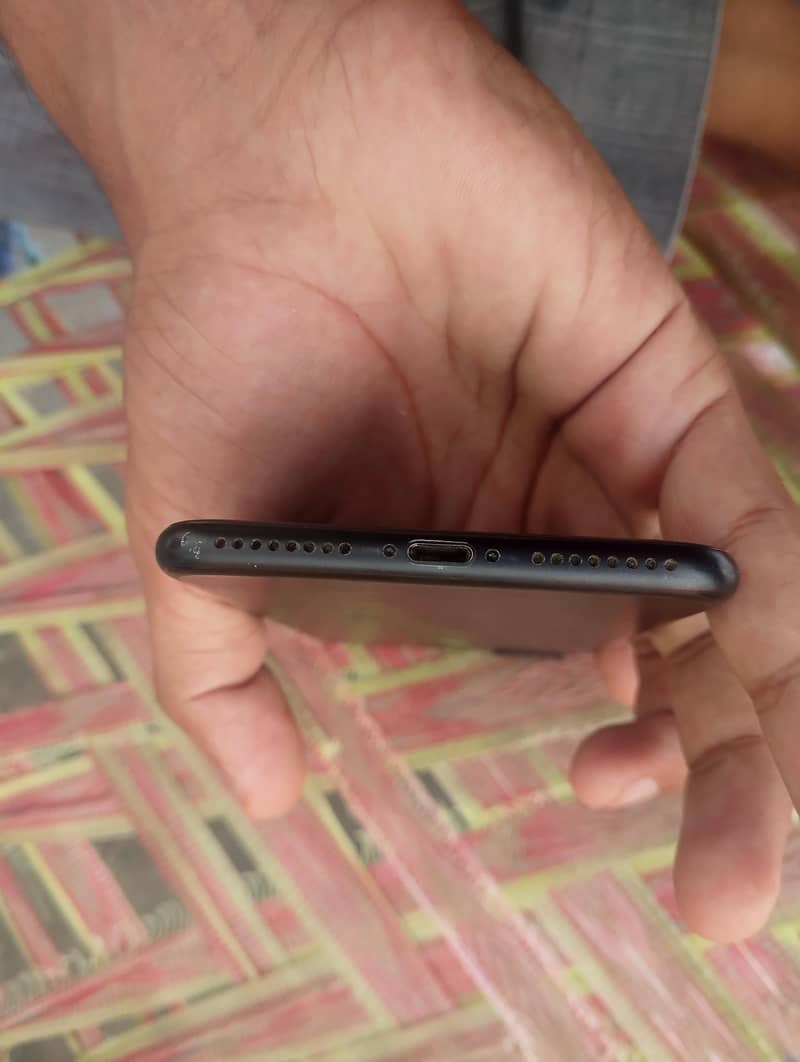 Apple iPhone 7 Plus 2